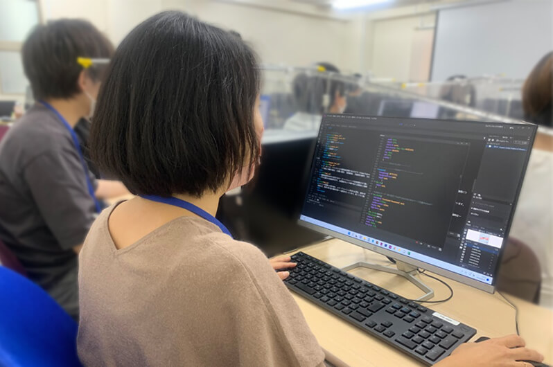 コーディング作業中の写真